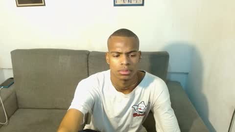 Snapshot of criss_zuri chatting on 10.06.25 criss_zuri online show from 10.06.25