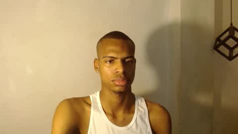 Snapshot of criss_zuri chatting on 10.08.25 criss_zuri online show from 10.08.25