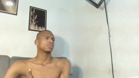 Snapshot of criss_zuri chatting on 10.10.25 criss_zuri online show from 10.10.25