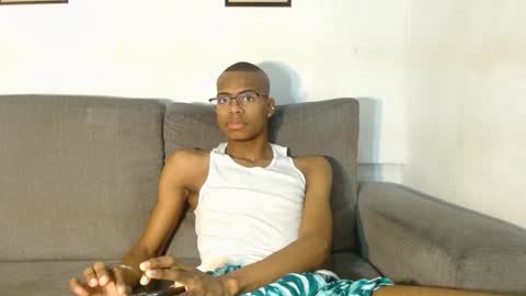 Snapshot of criss_zuri chatting on 10.21.25 criss_zuri online show from 10.21.25