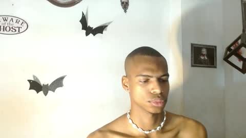 Snapshot of criss_zuri chatting on 10.23.25 criss_zuri online show from 10.23.25