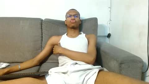 Snapshot of criss_zuri chatting on 10.24.25 criss_zuri online show from 10.24.25