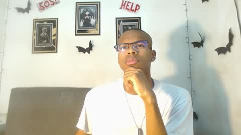 Snapshot of criss_zuri chatting on 10.29.25 criss_zuri online show from 10.29.25