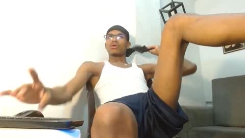 Snapshot of criss_zuri chatting on 11.27.25 criss_zuri online show from 11.27.25