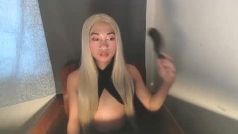 Snapshot of cristal1xox chatting on 11.08.25 cristal1xox online show from 11.08.25