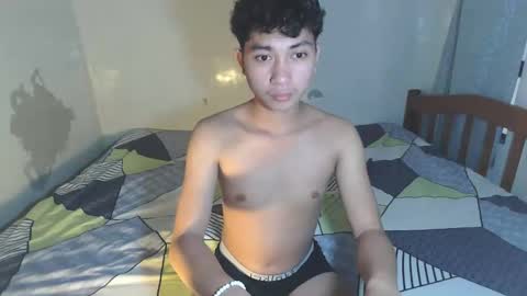 Snapshot of cristal1xox chatting on 11.10.25 cristal1xox online show from 11.10.25