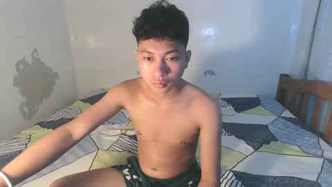 Snapshot of cristal1xox chatting on 11.19.25 cristal1xox online show from 11.19.25