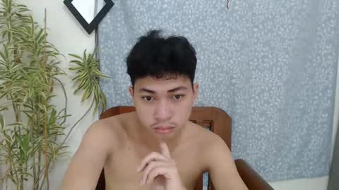 Snapshot of cristal1xox chatting on 12.04.25 cristal1xox online show from 12.04.25