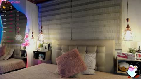 Snapshot of cristal__hot_1 chatting on 11.11.25 Cristal online show from 11.11.25