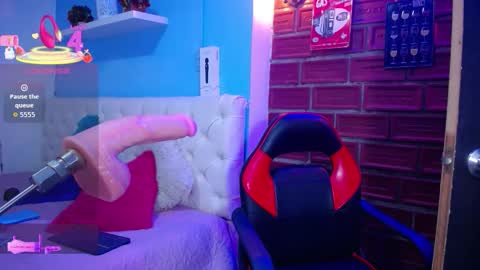 Snapshot of cristal_horny19 chatting on 11.29.25 Milena online show from 11.29.25