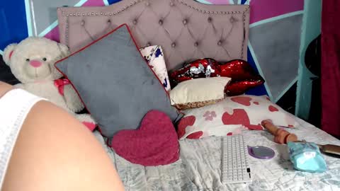 Snapshot of cristal_hot199037 chatting on 03.10.25 Cristal online show from 03.10.25