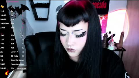 Snapshot of cristal_kosh chatting on 11.13.25 Cris online show from 11.13.25