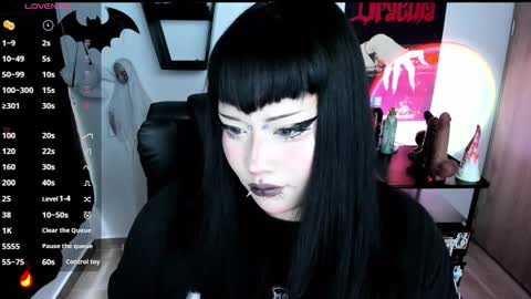 Snapshot of cristal_kosh chatting on 01.15.26 Cris online show from 01.15.26