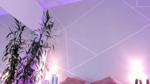 Snapshot of cristal_princess_ chatting on 12.10.24 Cristal online show from 12.10.24