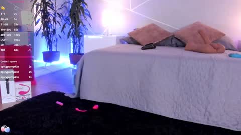 Snapshot of cristal_princess_ chatting on 01.10.25 Cristal online show from 01.10.25