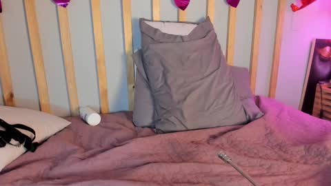 Snapshot of cristalcutte_ chatting on 02.17.25 Cristal Cute online show from 02.17.25