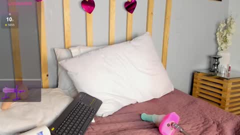 Snapshot of cristalcutte_ chatting on 02.22.25 Cristal Cute online show from 02.22.25