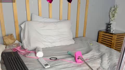 Snapshot of cristalcutte_ chatting on 02.23.25 Cristal Cute online show from 02.23.25