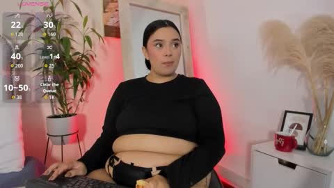 Snapshot of cristalcutte_ chatting on 11.25.25 Cristal Cute online show from 11.25.25