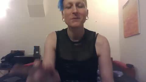 Snapshot of cristallenby chatting on 01.16.25 Cristall online show from 01.16.25