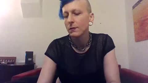 Snapshot of cristallenby chatting on 01.17.25 Cristall online show from 01.17.25