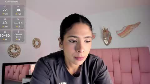 Snapshot of cristalmunez chatting on 03.03.25 cristal online show from 03.03.25
