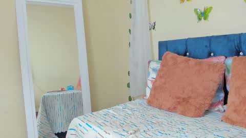 Snapshot of cristalwalker__ chatting on 02.04.25 cristal walker online show from 02.04.25