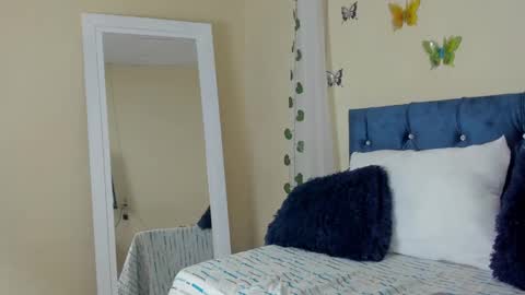 Snapshot of cristalwalker__ chatting on 02.23.25 cristal walker online show from 02.23.25