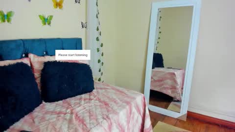 Snapshot of cristalwalker__ chatting on 09.16.25 cristal walker online show from 09.16.25