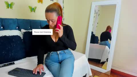 Snapshot of cristalwalker__ chatting on 10.08.25 cristal walker online show from 10.08.25