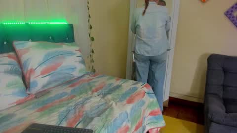 Snapshot of cristalwalker__ chatting on 10.22.25 cristal walker online show from 10.22.25