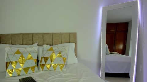 Snapshot of cristalwalker__ chatting on 11.05.25 cristal walker online show from 11.05.25