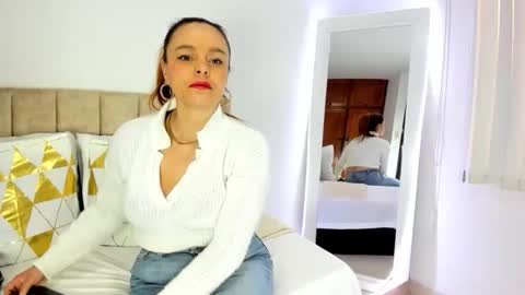 Snapshot of cristalwalker__ chatting on 11.12.25 cristal walker online show from 11.12.25