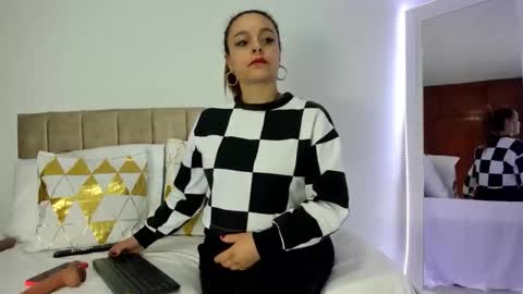 Snapshot of cristalwalker__ chatting on 11.16.25 cristal walker online show from 11.16.25