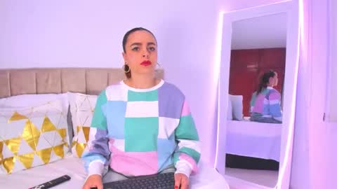 Snapshot of cristalwalker__ chatting on 11.21.25 cristal walker online show from 11.21.25