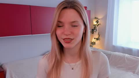 Snapshot of cristasires chatting on 03.24.26 Cristas online show from 03.24.26