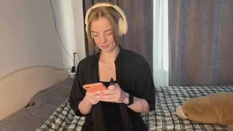 Snapshot of cristinekondo chatting on 03.25.26 Marry online show from 03.25.26