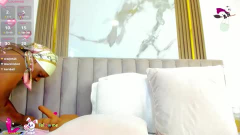 Snapshot of cristinsexy_ chatting on 10.29.25 Cristina online show from 10.29.25