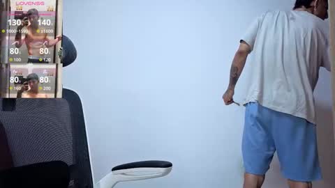 Snapshot of cristopher23_ chatting on 11.20.25 cristopher23 online show from 11.20.25