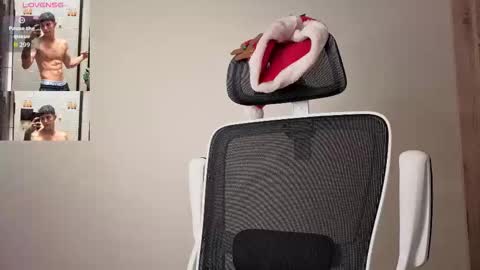 Snapshot of cristopher23_ chatting on 12.02.25 cristopher23 online show from 12.02.25