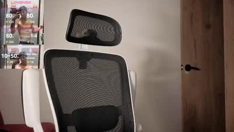 Snapshot of cristopher23_ chatting on 12.15.25 cristopher23 online show from 12.15.25