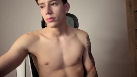 Snapshot of cristopher23_ chatting on 12.19.25 cristopher23 online show from 12.19.25