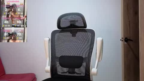 Snapshot of cristopher23_ chatting on 12.22.25 cristopher23 online show from 12.22.25