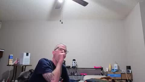 Crownandkat online show from 02.12.26