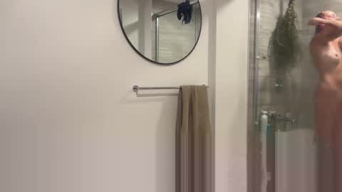 Snapshot of cruellacuck chatting on 11.11.25 CruellaCuck online show from 11.11.25