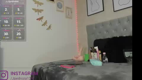 Snapshot of crystal_beennz chatting on 03.07.25 online show from 03.07.25