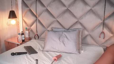 Snapshot of crystal_gilton chatting on 07.28.26 crystal_gilton online show from 07.28.26
