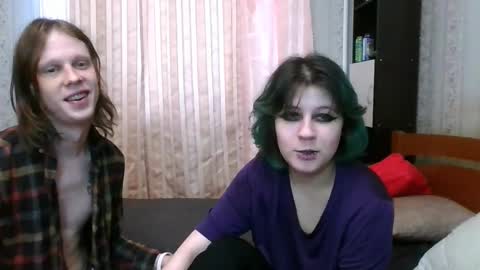 Snapshot of crystal_porn_love chatting on 02.04.25 Crystal and Marcl online show from 02.04.25