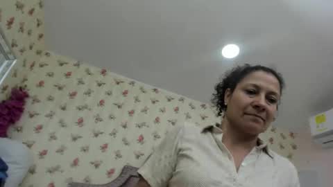 Snapshot of crystal_watson0 chatting on 05.19.26 Milf Latina online show from 05.19.26