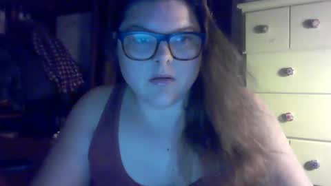 Snapshot of crystalizzzee chatting on 12.16.24 Herekittykitty69 online show from 12.16.24